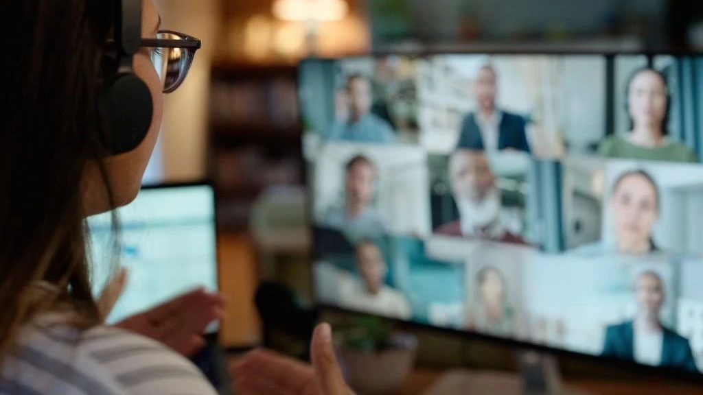 Computer lags in online meetings: Choosing the Right Settings for Online Meeting Platforms