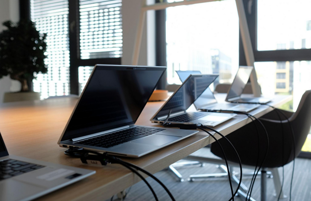 Supporting HR and Operations with Plug-and-Play Systems